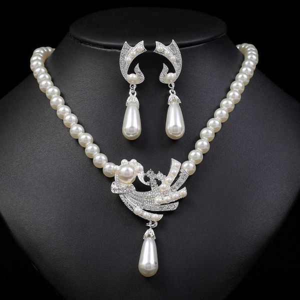 Versione coreana Outrageous Collana di perle Orecchini Set Abito da sposa Accessori versatili Romanzo alla moda Lega elettrica Due pezzi 230628