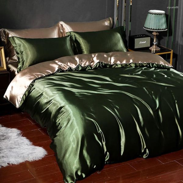 Наборы постельных принадлежностей пятна с твердым цветом набор Nordic для домашних двойных шелковых тканей сексуальные стеганые одеяла с бело -зеленым серым SJTCl02