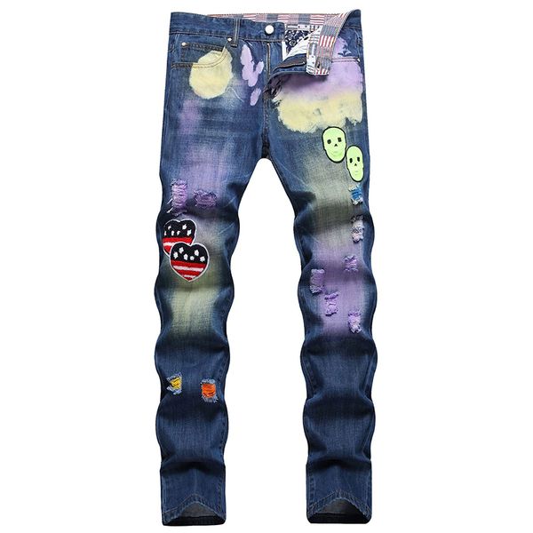 Zerrissene Loch-Herrenjeans Slim-Fit-Denimhose mit besticktem Abzeichen Handbemalte trendige Hose Tägliche Streetwear-Männerkleidung