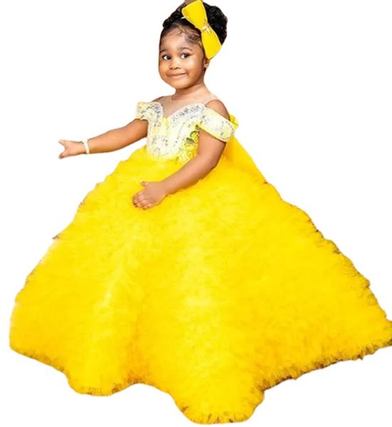 Abiti da ragazza di fiori lussuosi gialli Abito da ballo con scollo a barchetta con perline Cristalli Tiers Tulle Lilttle Abiti da sposa per spettacolo di compleanno per bambini