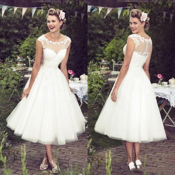 2019 Abiti da sposa eleganti corti da spiaggia Collo trasparente Appliques Pizzo Lunghezza tè Abiti da sposa bohémien modesti Vestidos De Noiva Cheap225J