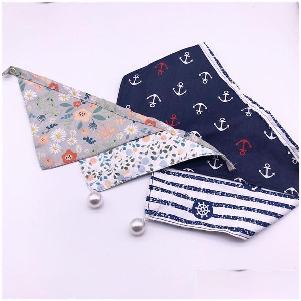 Hundebekleidung Trendige bedruckte Haustier-Speichelhandtücher 2 Muster Schöne Charm-Bandanas Mode Soft Touch Katze Niedlicher Dreiecksschal Dhjek