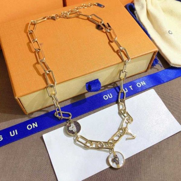 Kolye kolye moda friary 18k altın kaplama hassas kolye lüks tasarımcı mücevher uzun zincir seçilmiş kadın doğum günü hediyeleri için popüler aksesuarlar