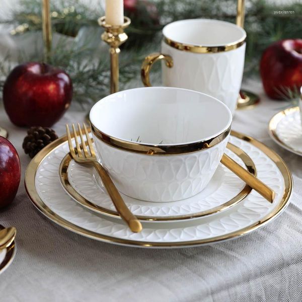 Teller aus britischer Keramik mit Goldrand, Besteckteller, Schüssel, Tasse und Teller, Weihnachten