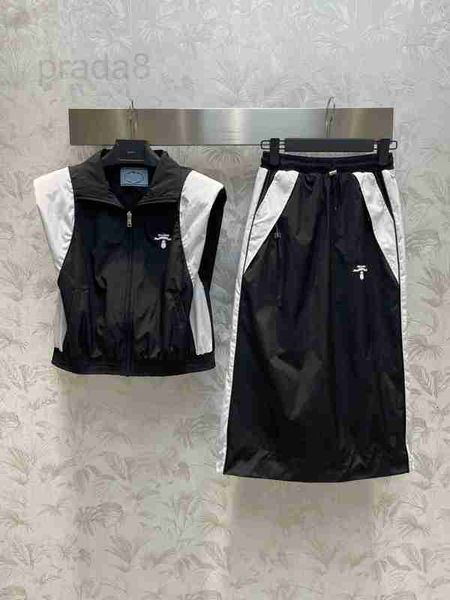 İki Parça Elbise Tasarımcısı 2023 Yaz Kadın Takipleri Sporcuit Stand-up Klavent Ceket Elastik Bel Paketi Kalça Etek Baskı Spor Trailsuit Hoodies Suit 11
