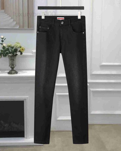 Jeans da uomo Designer 2023 ultimo elenco jeans skinny da uomo rosso Etichetta con motivo verde Stampa floreale Pantaloni in denim Ricamo Moda uomo Hip Hop Taglia 29-40 3OG1