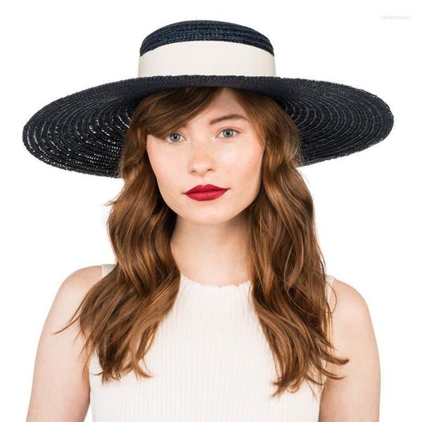 Cappelli a tesa larga 2023 Design primaverile ed estivo Paglia fatta a mano Stile Hepburn Elegante maglia retrò Cappello da sole per le vacanze da donna Casual femminile