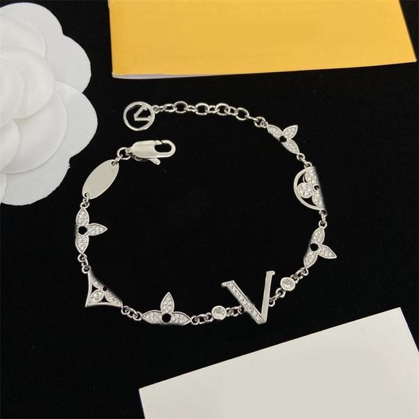 Bracciale rigido con serratura Braccialetti con fiori Gioielli di lusso per le donne Cristallo Placcato oro 18 carati Argento Gioielli con diamanti V Lettera Bracciale Catena Uomo Festa di nozze Regalo d'amore