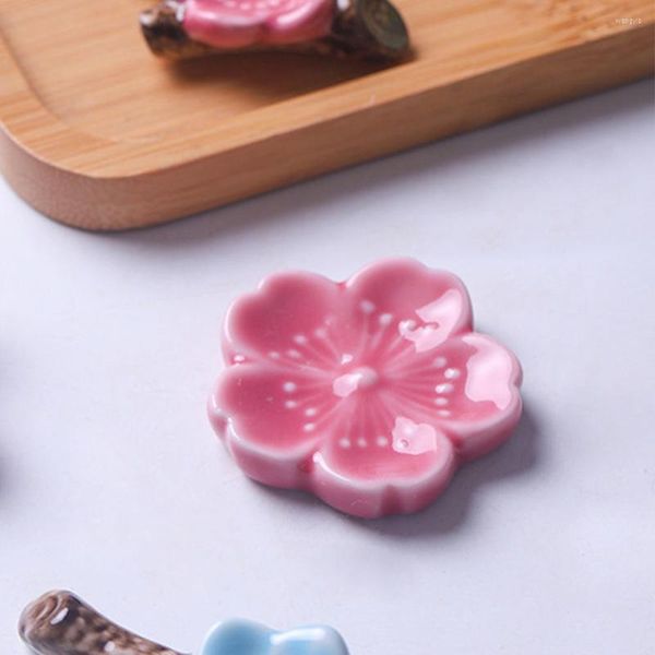 Set di stoviglie 6 pezzi Decorazioni di fiori di ciliegio Ornamenti per poggia bacchette 4.5X4.5X0.8CM Supporto pratico Cucchiaio da tavolo Cremagliera in ceramica rosa