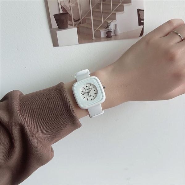 Relógios de pulso simples quadrado quartzo digital retro discagem casual relógios de pulso pulseira de borracha elegante relógio de pulso à prova dwaterproof água para mulheres