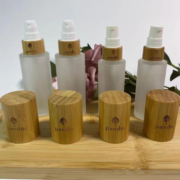 Bottiglie di stoccaggio Logo personalizzato all'ingrosso Cosmetico Flacone spray in vetro smerigliato Trucco Grano di legno Tappo di bambù Contenitore pompa emulsione Confezione