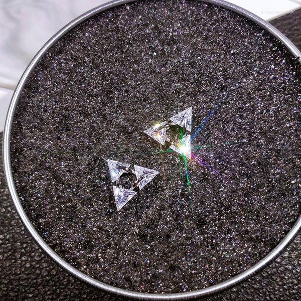 Orecchini a bottone Elegante diamante triangolare irregolare super scintillante per le donne Gioielli regalo di Halloween con zircone di cristallo geometrico