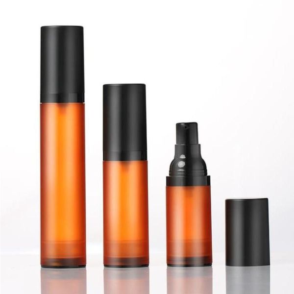 Bottiglia senz'aria marrone satinata Coperchio della pompa nera Spruzzatore Toner Lozione Contenitore cosmetico 15ml 30ml 50ml Strumenti per il trucco 100 pezzi Jkuxm