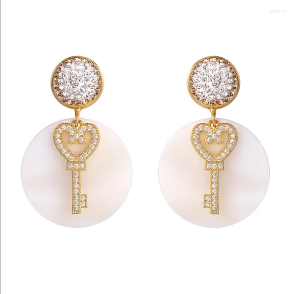 Stud Küpeler Romantik Stil Açık Sarı Altın Renk Yuvarlak Beyaz Kabuk Anahtar Rhinestone takı ile kadınlar için