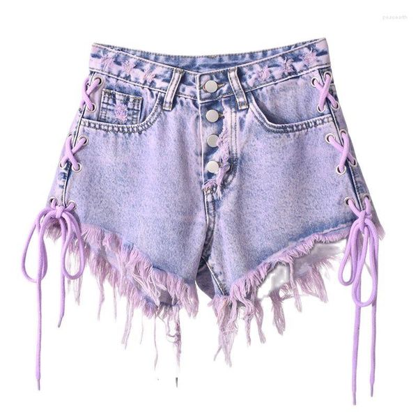 Shorts feminino roxo com borla jeans verão cintura alta com seios e bainha de pele feminina mostrando pernas finas e largas