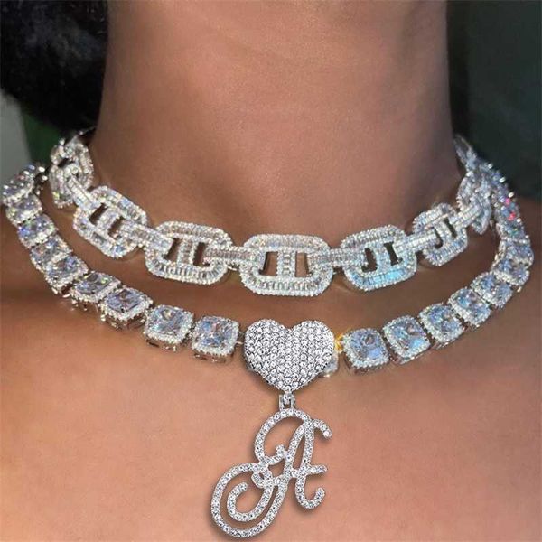 Collane con ciondolo Hip Hop Bling Crystal Cursive Lettera Collana iniziale Donne Ghiacciate Choker cubano Gioielli con catena da tennis quadrata 230613