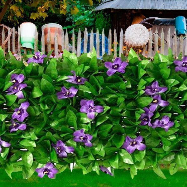 Fiori decorativi Giardino artificiale Recinzione Edera Balcone Schermata per la privacy Foglie con barra di fiori viola Pannello realistico Decorazione esterna