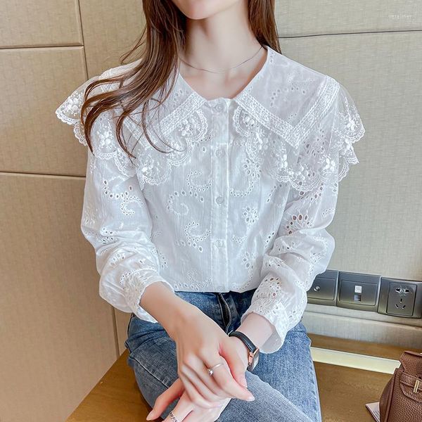 Kadın bluzları beyaz bebek yakalı uzun kollu dantel gömlek işlemeli içi boş kanca çiçek bahar ve yaz ince üstleri kız pamuk bluz