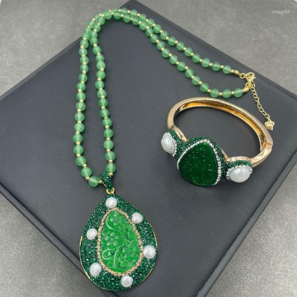 Collane con ciondolo Collana di perle floreali intagliate con agata di calcedonio verde naturale Collana di maglioni di personalità della moda di fascia alta Accessori da donna