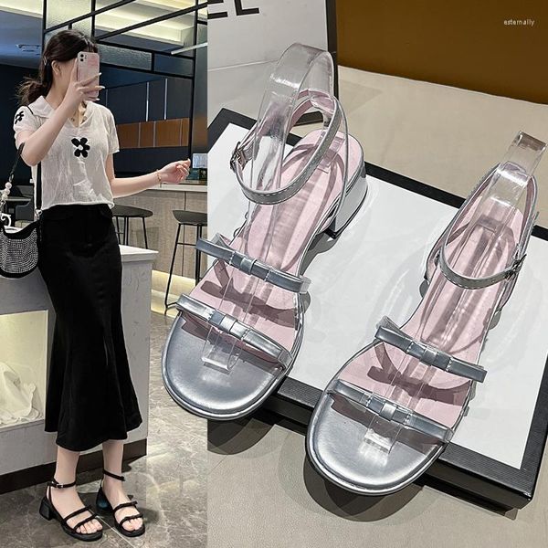 Sandalen Schuhe Silber Damenschuhe mit mittleren Absätzen Sommer 2023 Römischer Stil Quadratisch für Damen Outdoor Angebot