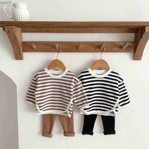 Autunno New Striped Baby Felpe Ragazzi T-Shirt in cotone a maniche lunghe Ragazze coreane Smiple Felpa con cappuccio Bambini Casual Pullover allentato Top L230625
