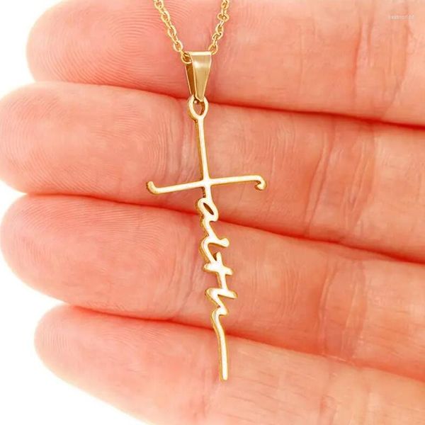 Colares com Pingente Huitan Colar de Cruz de Metal para Mulheres Letras Criativas Personalidade Meninas Chic Acessório de Pescoço Moda Jóias