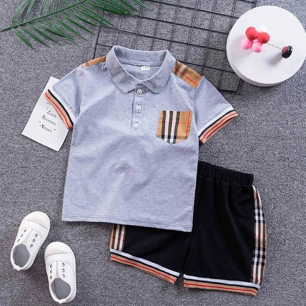 Conjunto de camiseta e shorts de algodão para meninos – roupa de treino casual com tema de desenho animado para crianças, 2 peças