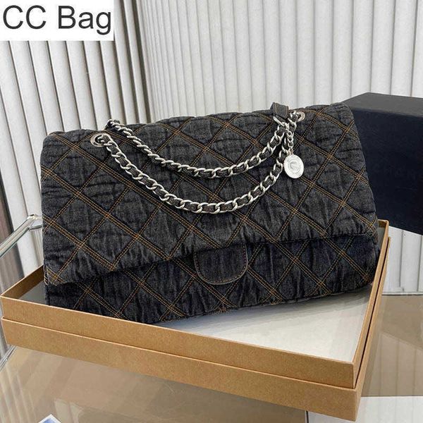 CC Bag Outdoor Jumbo Capacity Denim Women Classic Shoulder Bag Quilted Flap Retro Luxury Handbag Crossbody Designer Bag Sports Trend Malas Portable Fanny Pack 3