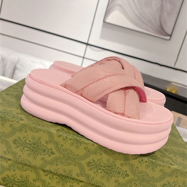 Ontwerper gewatteerde nylon platform glijbaan sandalen dikke bodem zwembad dia's voor vrouw mid-hiel slippers casual oversized sandaal mode zomer dikke muilezel strand