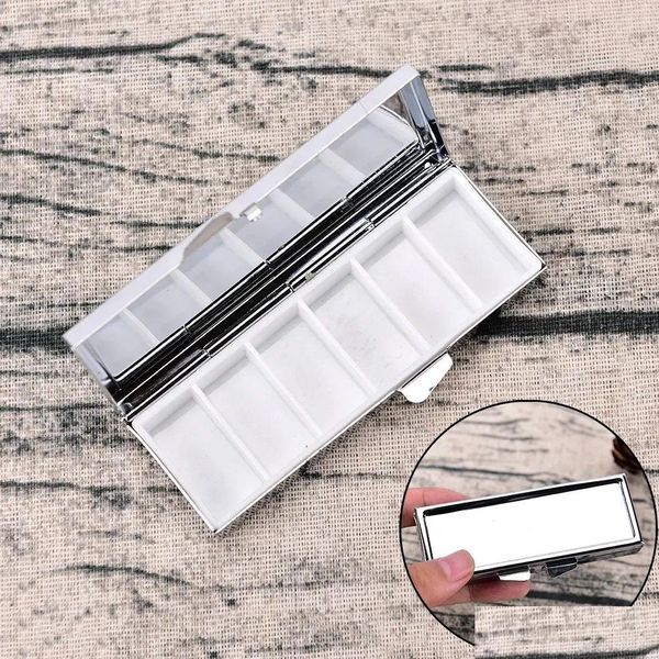 Scatole di immagazzinaggio Bidoni 1Pcs Scatola per pillole da viaggio essenziale Splitter Mtiple Grid Contenitore per pillole pieghevole Contenitore per medicinali Organizer Drop Dh5Cq