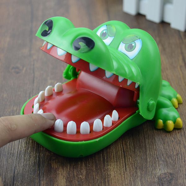 Jogos Novidade Big Bite Finger Toy Shark Teeth Extraction Game Bite Hand Fun Creative Mouth Parent Child Interactive Toys 230710