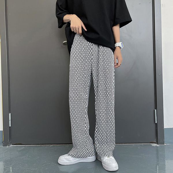 Calça masculina verão plissada moda masculina casual xadrez streetwear coreano solta reta gelo seda calças masculinas plus size 230711