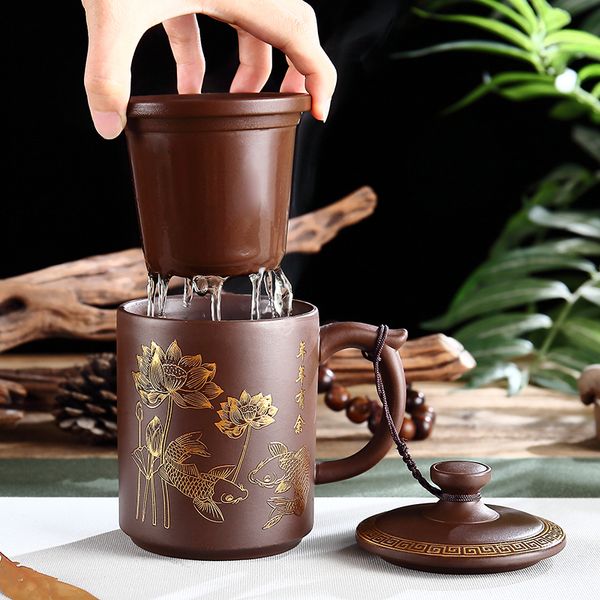 Bicchieri da vino Yixing Grande capacità Tazza di sabbia viola Tè da uomo con coperchio Set Ufficio Ceramica Famiglia Acqua personale Fatto a mano 230710