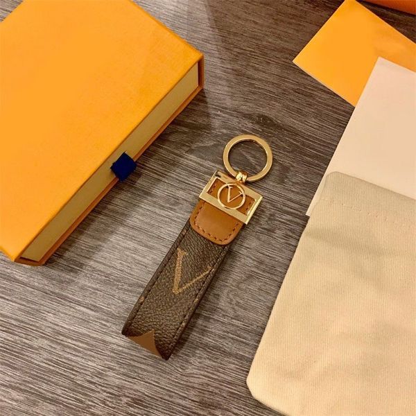 designer keychains luxury mens keyring with gold plated buckle letters portachiavi bag charm lanyard pendant car leather classic keychain for women