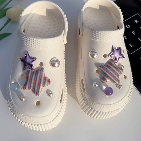 Parti di scarpe Accessori Striscia arcobaleno Stelle Scarpe Charms Confezione Vintage Romantico Viola Cielo stellato Perle Zoccoli Accessori Y2K Scarpe Ornamento Gioielli 230710