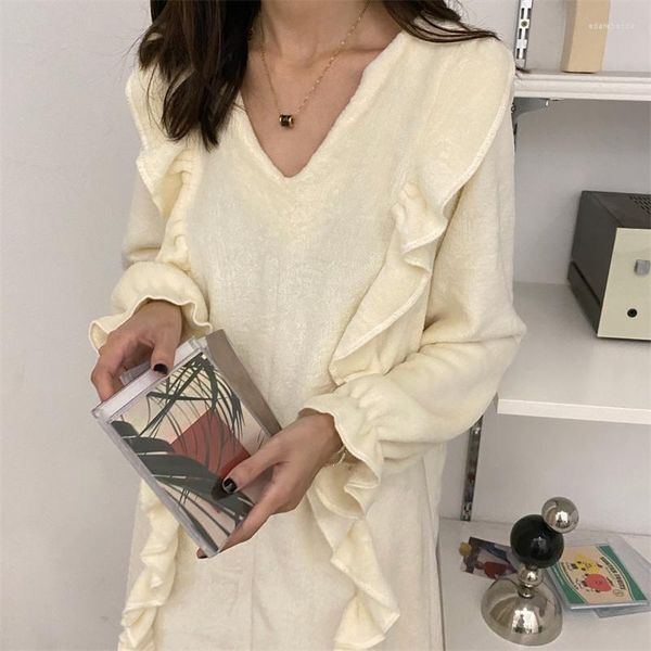 Roupa de dormir feminina Camisola de lã outono coreana com babados decote em V manga comprida casual solta doce cabeluda camisola para casa