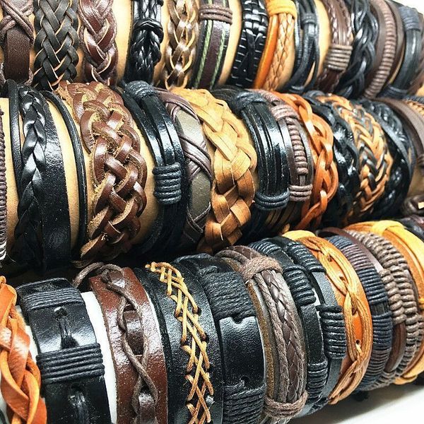 Corrente Atacado 50 pçs Pulseiras e pulseiras de couro para homens, mulheres, unissex, sortidas, retrô, pingentes genuínos, mistura de estilos tribais, joias 230710