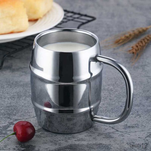 Boccali Boccale da birra in acciaio inossidabile Tazza portatile da viaggio a doppia parete per caffè e latte con manico Tazza termica creativa per bicchieri R230712