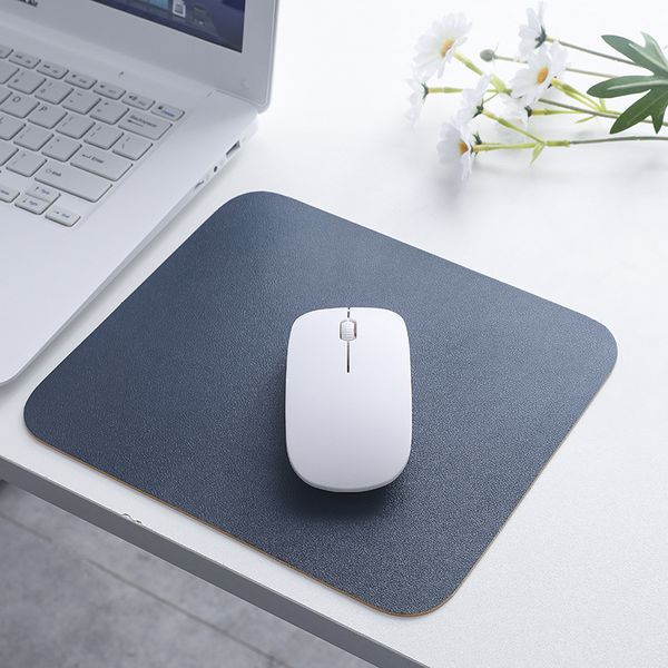 Mouse Pad Pad Desktop Laptop Gaming Tappetino in pelle Facile da piccolo Antiscivolo Impermeabile Pulito Mouse Desktop per antigraffio