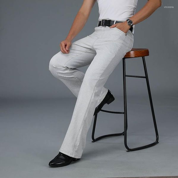 Мужские джинсы 2023 Белые летние тонкие расклешенные джинсовые штаны для мужчин с высокой талией удобные дизайнерские классические свободные повседневные брюки