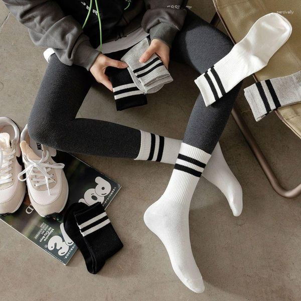 Calzini da donna Solid Striped Black White Short For Woman Harajuku Hip Hop Skateboard Crew Casual Unisex Uomo Sport