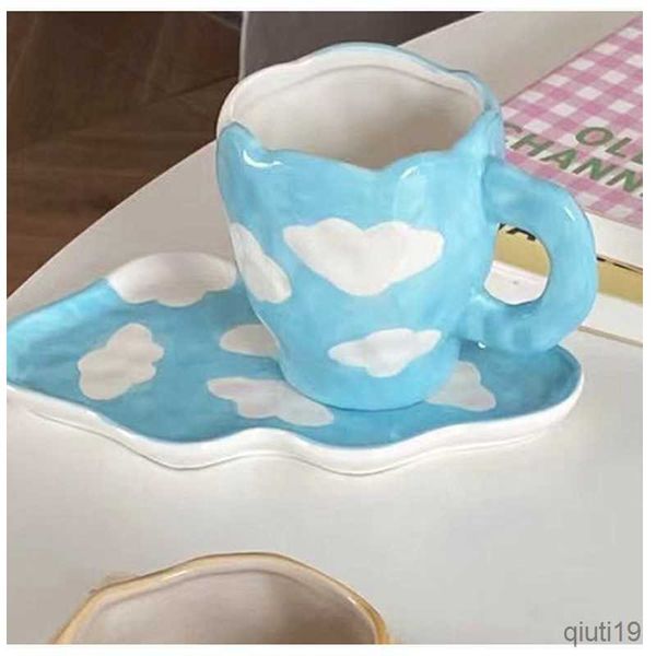 Tazze Stile Tazza a mano Tazza dipinta a mano Cielo blu Nuvole bianche Tazza in ceramica Tè pomeridiano Piatto centrale Colazione Tazza da latte R230712