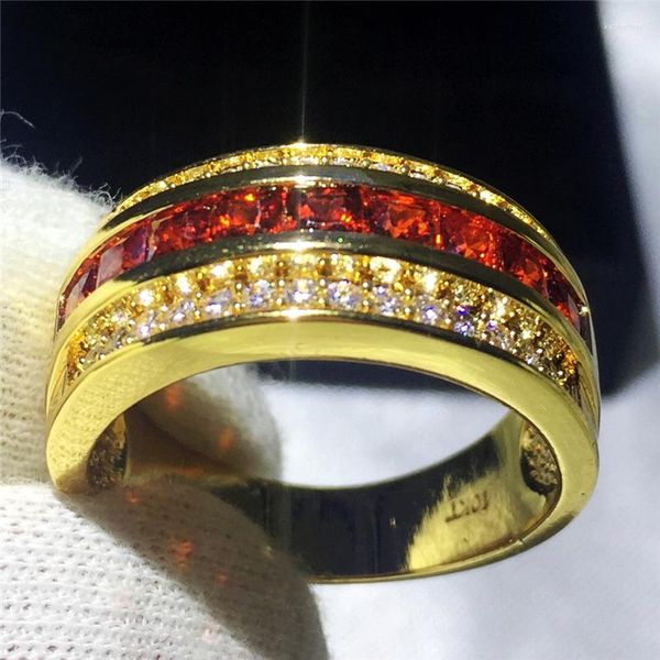 Aparelhas de noivado de moda do cluster Baia de casamento para homens Red Zircon Stone Amarelo de Gold Male Jóias de Jóias por atacado