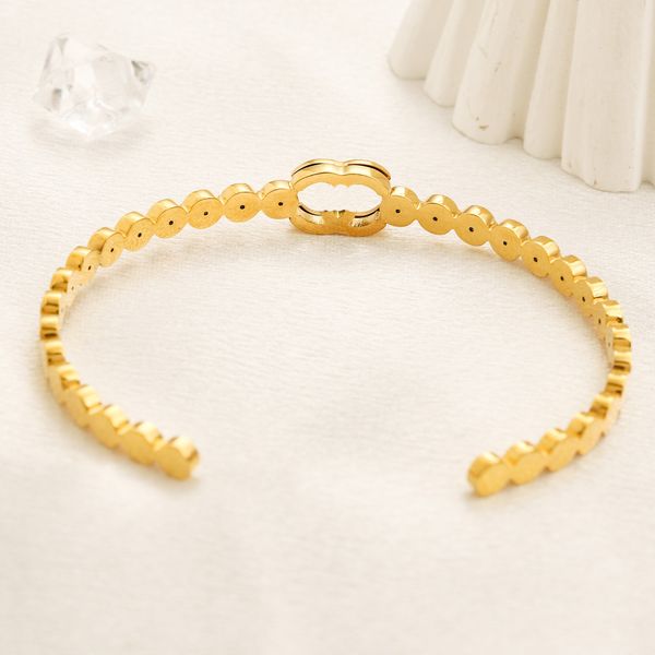 Bracciale rigido in oro di lusso Bracciale da regalo d'amore da donna Braccialetti in acciaio inossidabile di alta qualità non sbiaditi con scatole Bracciale da viaggio d'amore di fidanzamento all'ingrosso