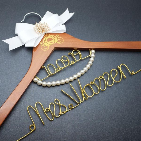 Appendiabiti Appendiabiti per matrimonio personalizzato Appendiabiti in filo d'oro Appendiabiti con nome personalizzato Appendiabiti in legno Appendiabiti per abiti Festa nuziale Regalo nuziale 230711