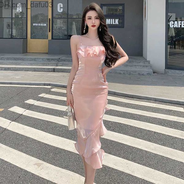 Городские сексуальные платья 2023 Офисные женщины элегантные розовые нерегулярные ремешки рыбьего хвоста Южная Корея Уникальное квадратное вырез для кула с рюша