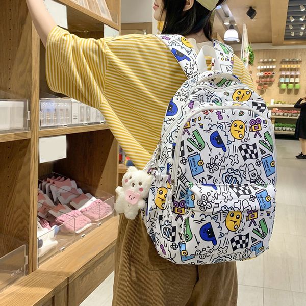 Mochilas escolares Kawaii mochila de náilon bolsa de ombro estampada com desenhos animados linda boneca pingente Mochila bolsa de estudante unissex leve de grande capacidade 230712