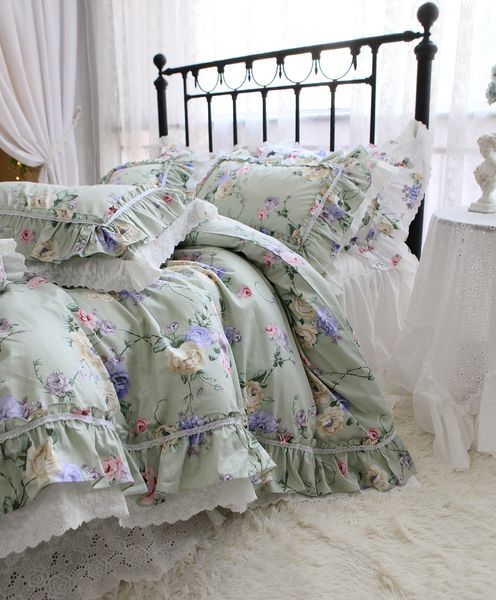 Conjuntos de cama Conjunto de cama floral americano 80 unidades de algodão de qualidade elegante capa de edredom de renda com babados lençóis queen size 230711