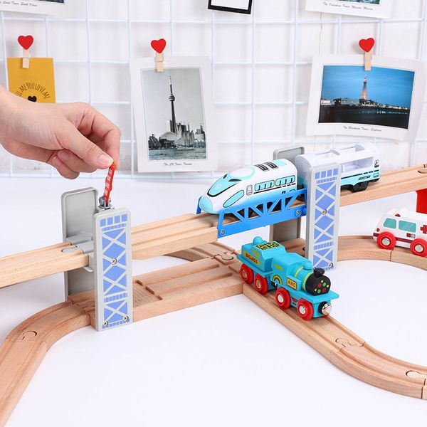 Modellino di auto in legno a due piani Ponte cavalcavia Binari del treno in legno Giocattoli ferroviari adatti per binari di marca Giocattoli educativi per bambini regalo 230712