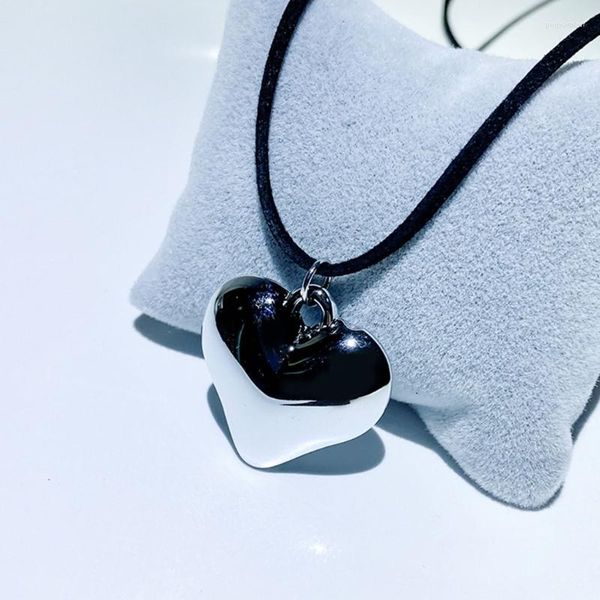 Collane con ciondolo Goth Black Rope Big Love Heart Collana girocollo per donna Nicchia Elegante catena regolabile Gioielli dal design semplice